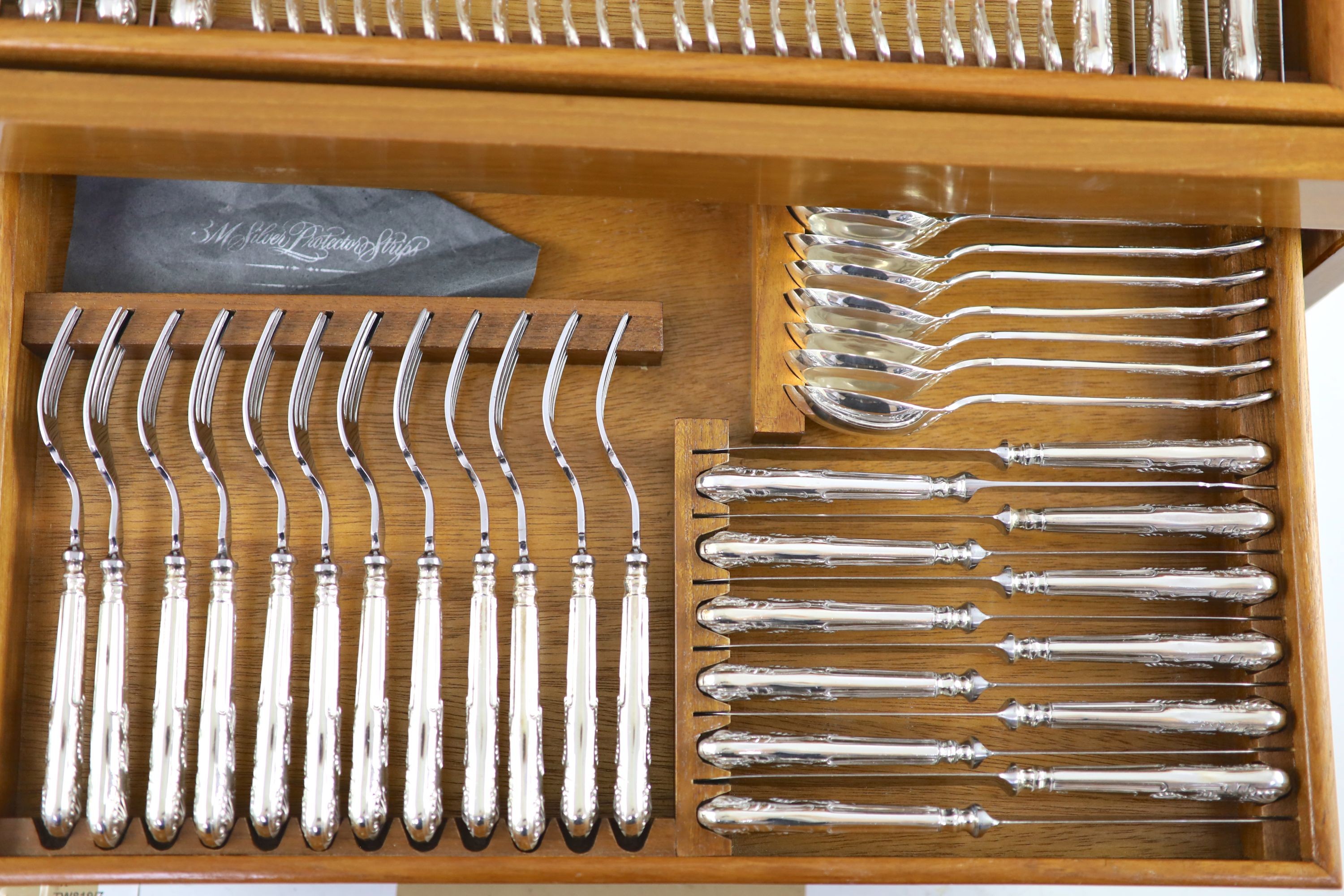 A canteen of  silver Kings pattern flatware and cutlery, for twelve, by Viners Ltd, Sheffield, 1959/60,